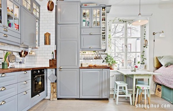 Small space makes great use of! Swedish 36 square meter country-style apartment kitchen