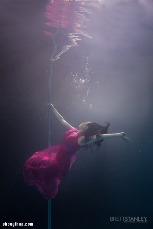 Pole dancing in the water can be so beautiful even if you hold your breath