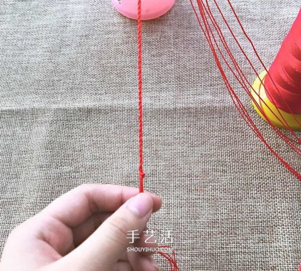 Sansheng rope bracelet weaving method and illustration how to use red rope to weave Sansheng bracelet