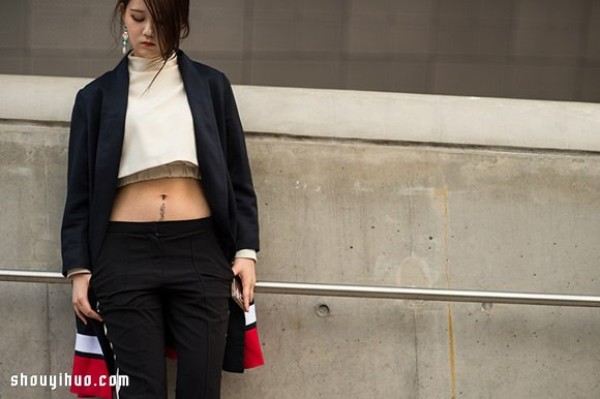 Fashion with bold and colorful contrasting colors 2015 Seoul Fashion Week street photography