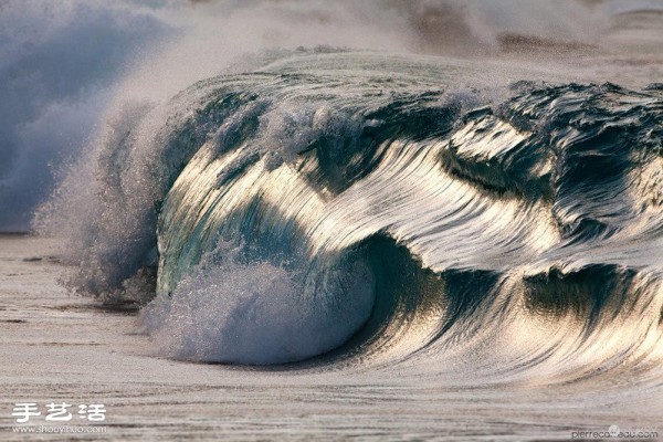 Amazing moment of frozen waves captured by French photographer