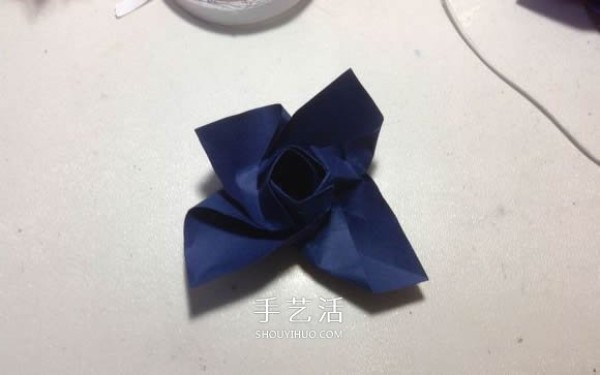 How to make origami rose flowers with handmade illustrations of rose flowers