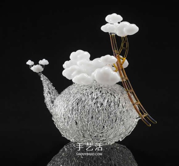 Eunsuh Chois elegant glass sculptures are like branches in winter frost