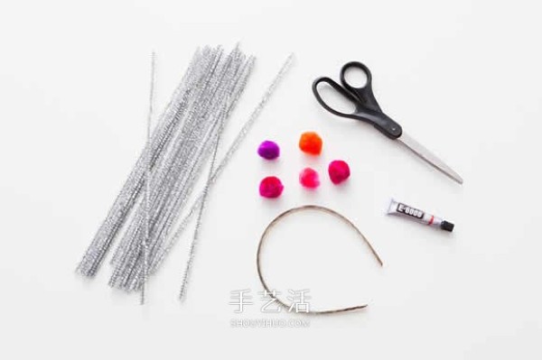 A must for parties! Use twist sticks to DIY crown headdress