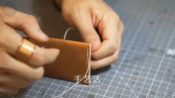 Detailed steps for making a homemade mens bi-fold leather wallet