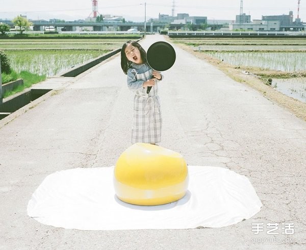 Cute little girl photography poses with simple creative ideas to make photos full of fun