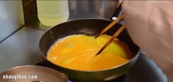 How to make rotating dress omelet rice and make homemade Japanese-style omelet rice