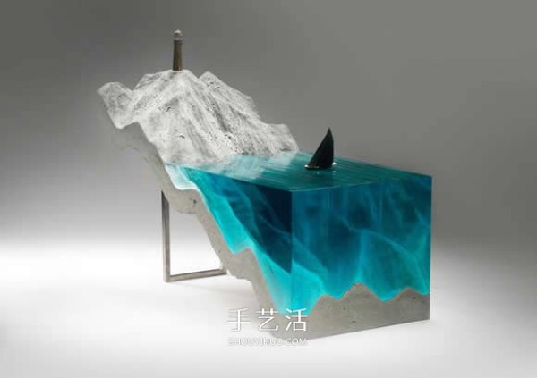 Use hand-cut glass to simulate a clear underwater world