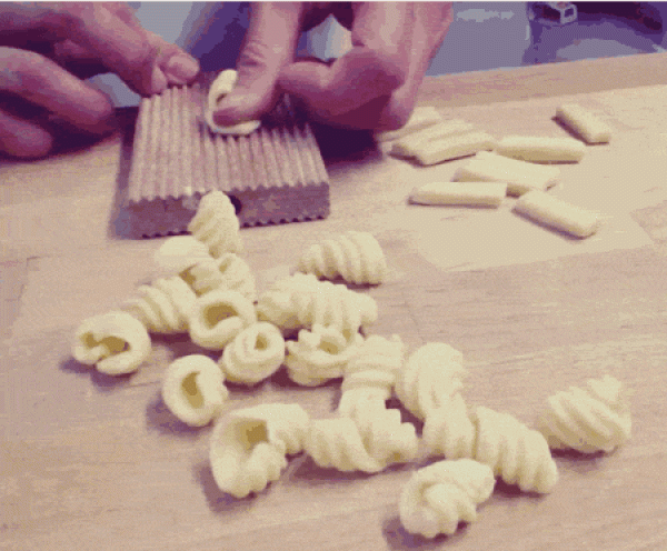 The process of making handmade pasta can also make people look comfortable