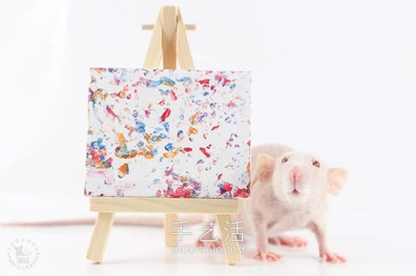 The miniature paintings created by the talented mouse have been sold out! 