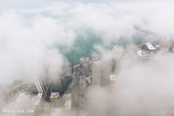 The citys beautiful sigh is shrouded in fog, the windy city of Chicago