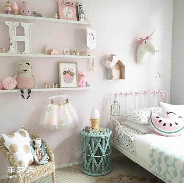 If you have a daughter, you must create an ice cream-colored room for her like this