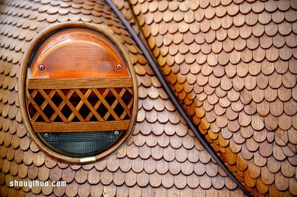 70-year-old grandpa used tens of thousands of oak pieces to build his dream Beetle