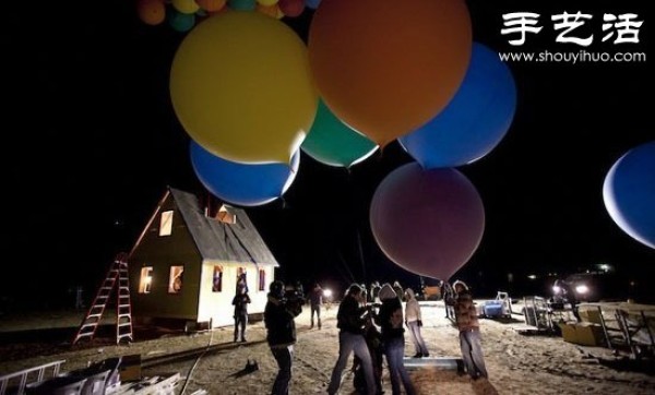 300 helium-filled weather balloons DIY realistic version of "Flying House"