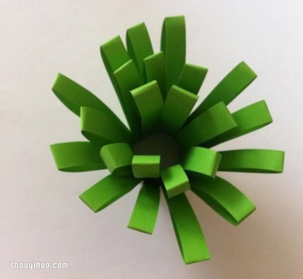 Childrens little crafts: How to make plants and flowers by cutting paper