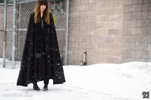 New York Fashion Week Street Photos of Winter Fashion Womens Wearing to Keep Out the Cold