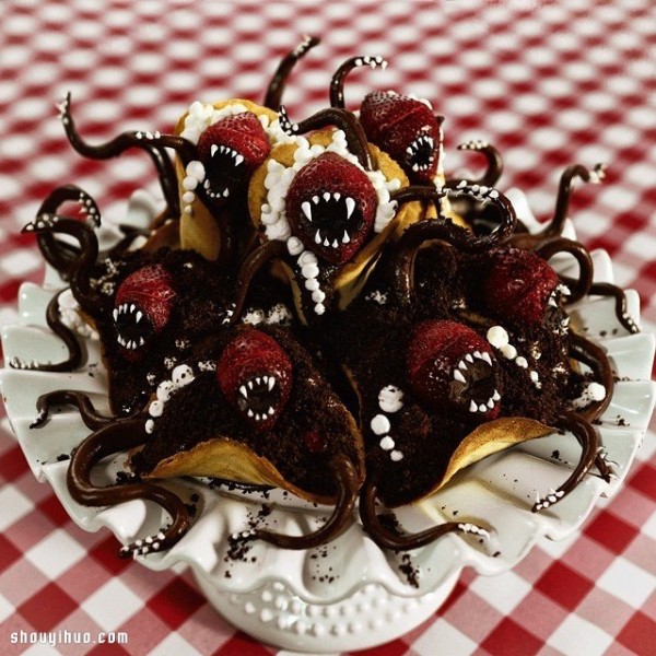 Beautiful photographer skillfully creates a frightening thriller cake