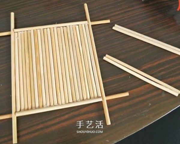 Illustrated Tutorial on Handmade Disposable Chopsticks Storage Plate