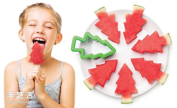 The tree-shaped watermelon cutter turns watermelon slices into small trees