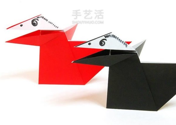 Video tutorial on folding origami crow with moving mouth