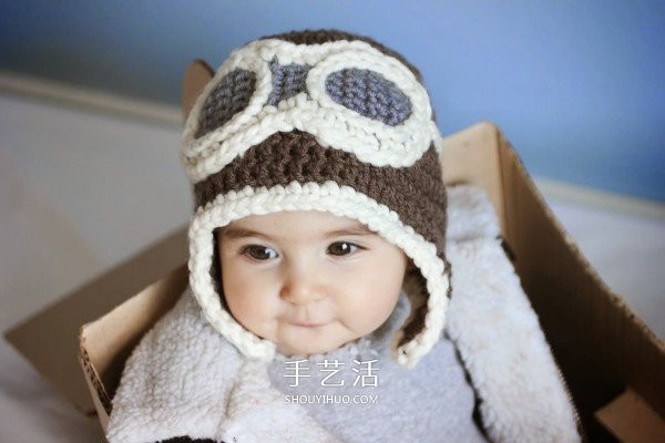 Crochet childrens pilot hat allows children to realize their little dreams