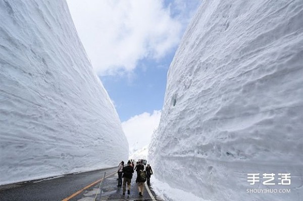 The 20-meter-high snow wall in Japan will shock your senses