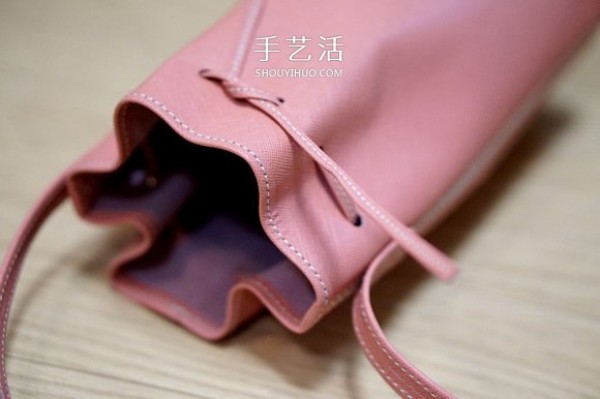 Detailed step-by-step diagram of how to make a homemade mini leather bucket bag