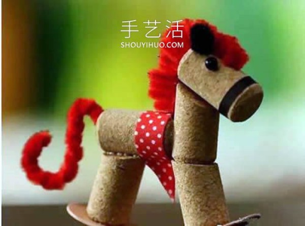 Tutorial on how to make mini wooden horse toys with red wine bottle stoppers