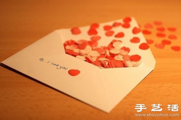 Send love and thoughts: envelopes filled with "hearts"