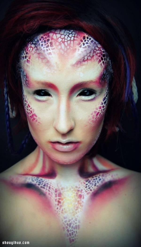 Make-up in the Dark World: The Make-up Art of 23-year-old Girl Joyce