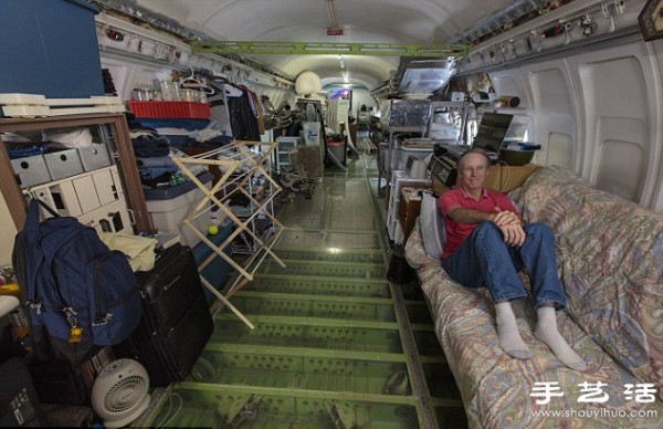 US retired engineer buys retired Boeing aircraft and renovates house