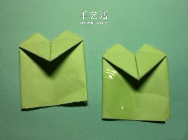 Fold four hearts to form a lucky four-leaf clover illustration