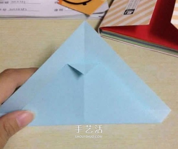 Illustration of a simple method for children to make origami penguins