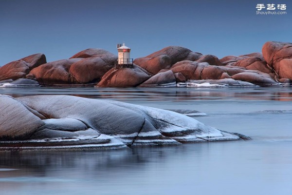 Photo album of lonely and magnificent lighthouses around the world