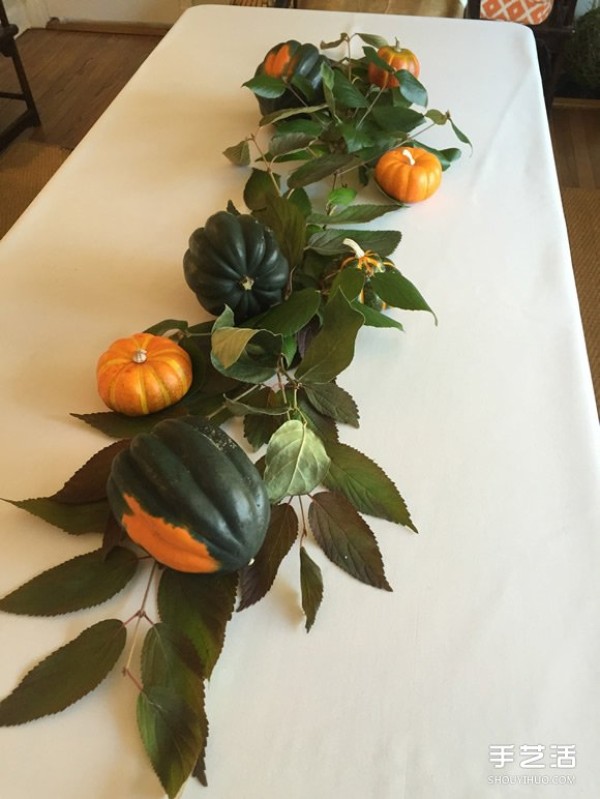 How to make the dining table beautiful to welcome guests, using only supermarket materials to decorate the dining table