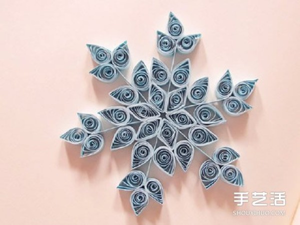 Hand-made paper snowflake tutorial, illustrations of how to make beautiful rolling paper snowflakes