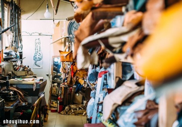 It was a carpenter who created a brand of handmade leather bags