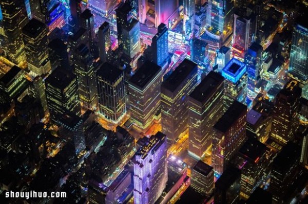 The breathtaking night view of New York captured in "GOTHAM 7.5K"