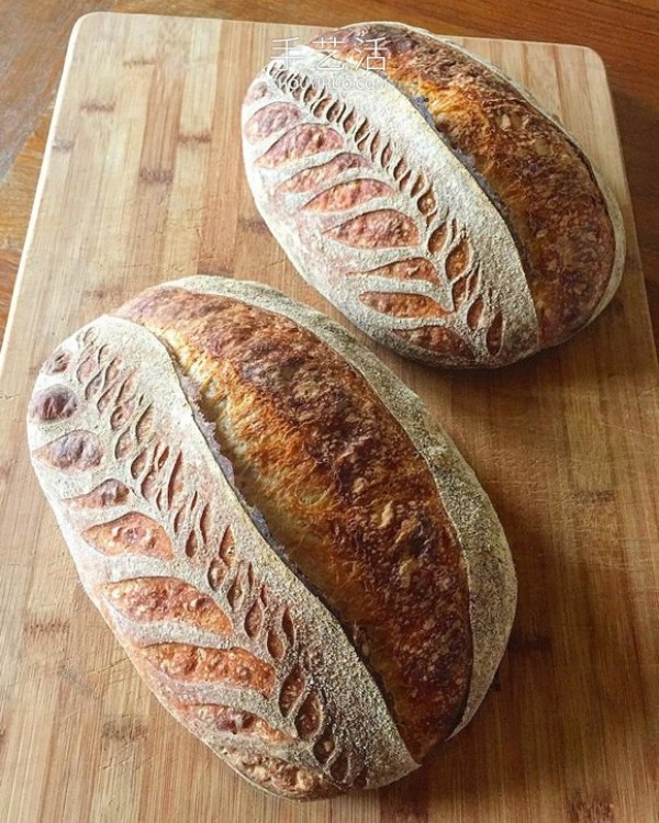 She carved exquisite designs into the bread she made by herself