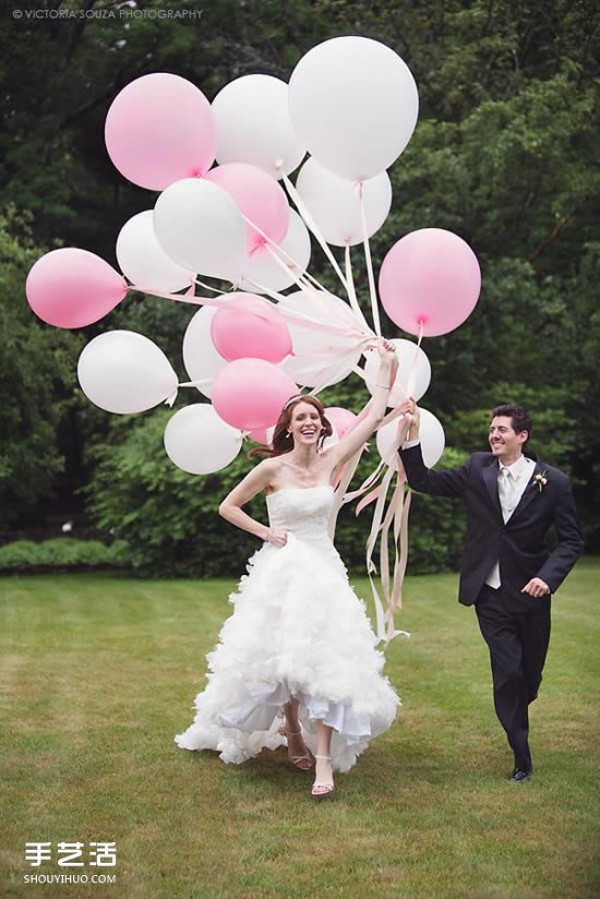 To create romantic wedding photos and the wedding scene, you must learn how to decorate DIY