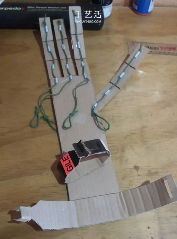 Tutorial on how to make your own controllable cardboard hands