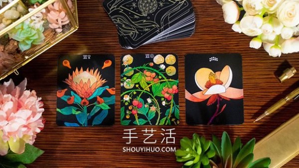 Hand-drawn plant tarot cards! Combining mystical divination, flower meaning and philosophy