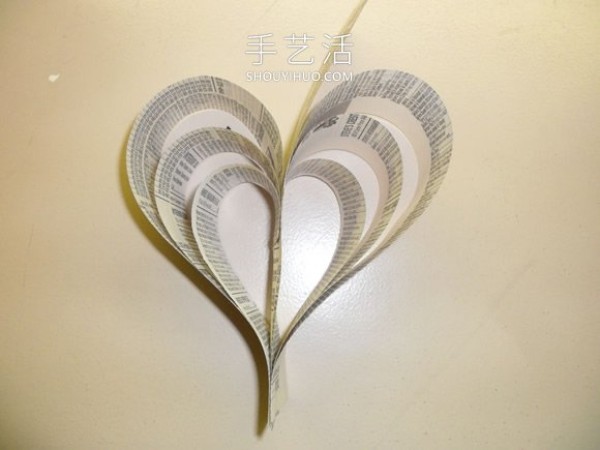 Tutorial on how to make three-dimensional love decorations by hand from old books