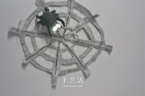 DIY Halloween decoration! Spider toy making with glowing spider web