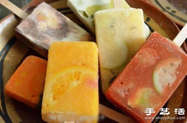 Popsicles made from fresh fruits at the Japanese PALETAS store