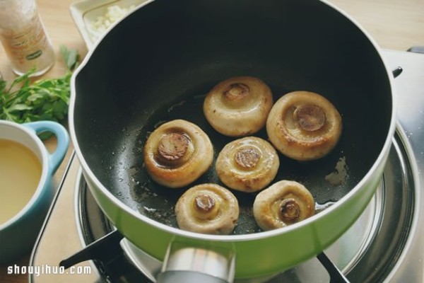 How to make baked mushrooms with garlic chicken sauce and make homemade baked mushrooms with seafood flavor