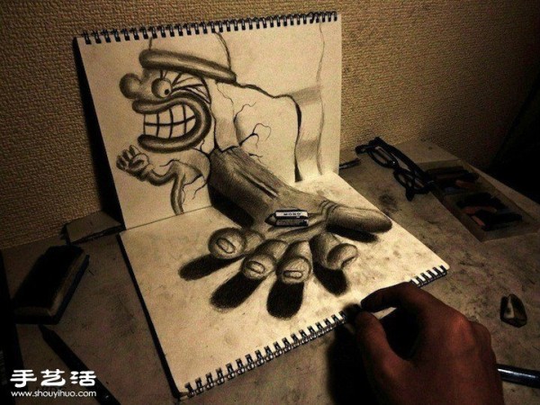 The ultra-realistic 3D sketches appear on the paper and are breathtaking!