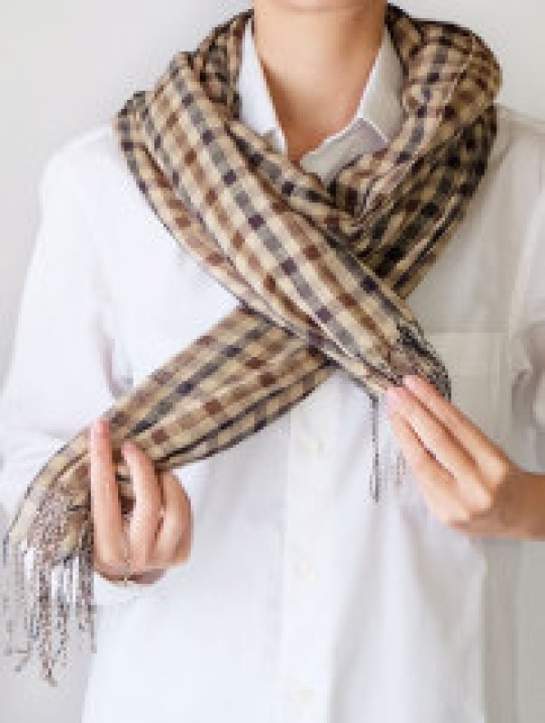 A comprehensive collection of various ways to tie a scarf, and 60 ways to tie a long scarf