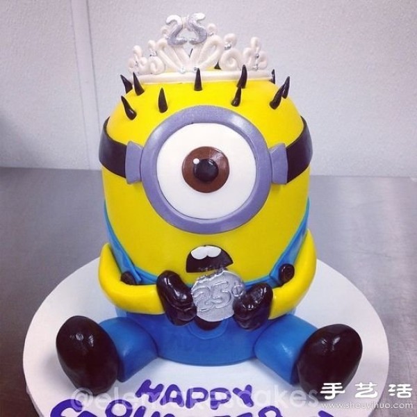 Cute Minions Cake