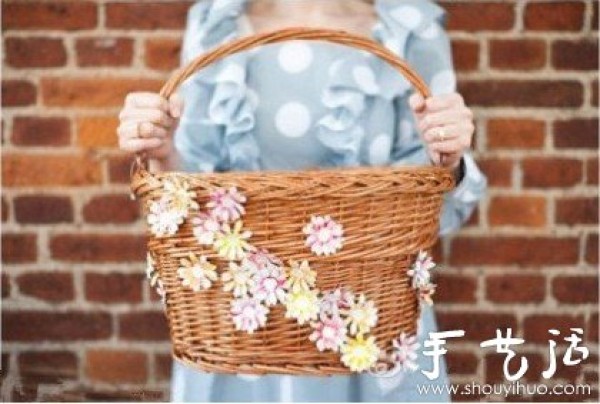 DIY beautiful flower basket to feel a leisurely and comfortable life